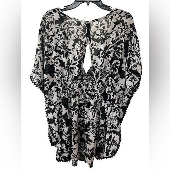 NWOT, Black & White Floral Beach Coverup - Picture 1 of 2